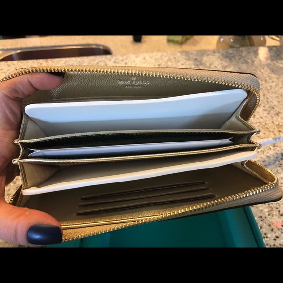 Gorgeous Gold Kate Spade phone wristlet - Picture 4 of 4